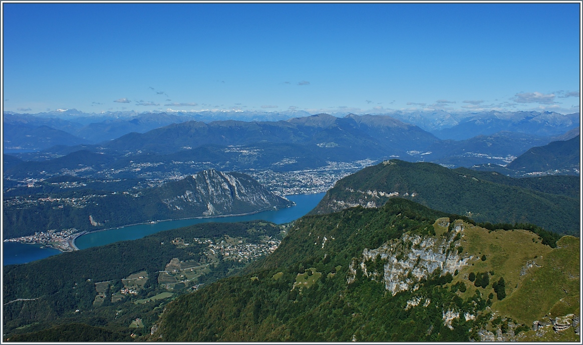 Wunderbarer Ausblick vom Monte Generoso auf Lugano ,Tessiner-, Walliser- und ganz rechts B�nderalpen.
(13.09.2013) 