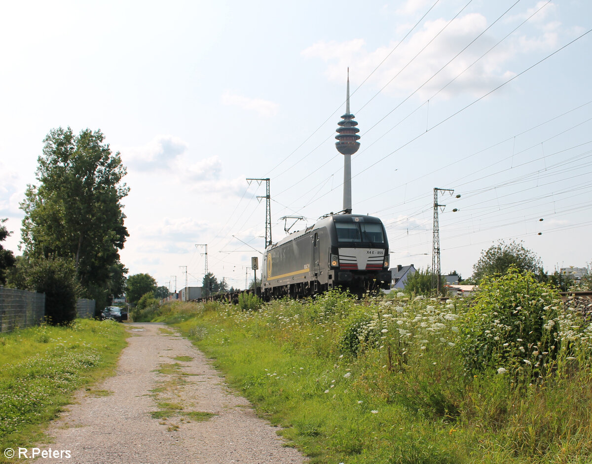 X4 E 855 alias 193 855 mit einem Containerzug in Nürnberg Hohe Marter. 24.07.24