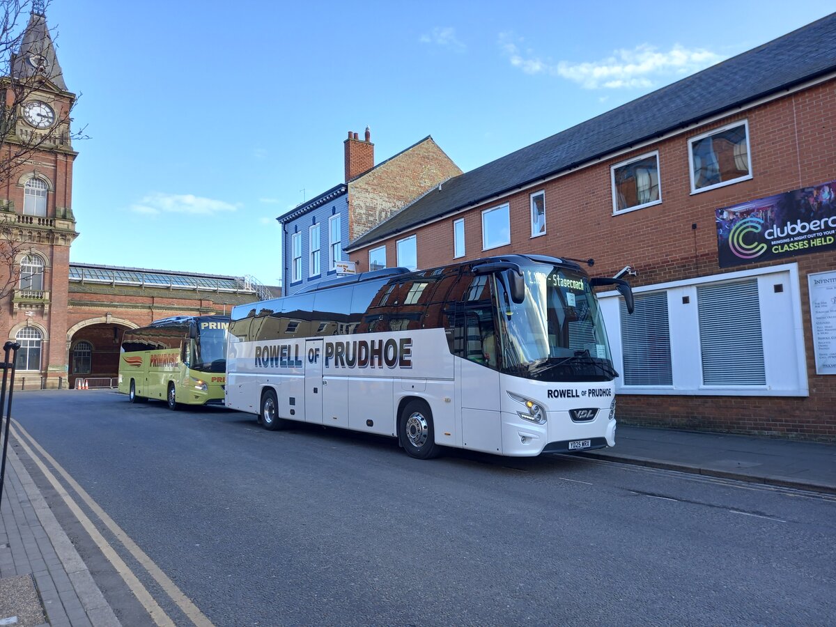 YD25 WRX (Rowell) & TSV 897 (YD19 GPV) (Primrose)
2025 & 2019 VDL Futura II
Operating Rail Replacement between York and Newcastle upon Tyne.
Photographed in Darlington, County Durham, on Saturday 15th March 2025.