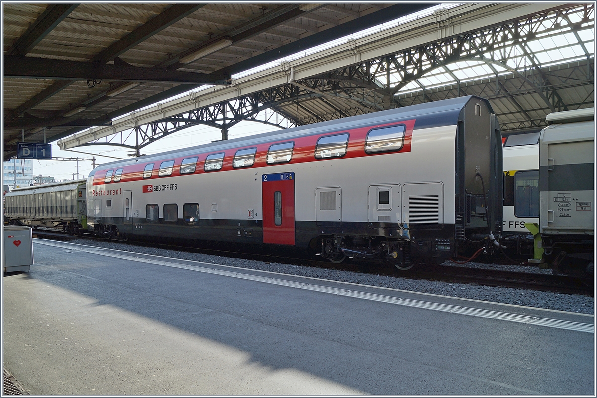 Zitat Olli:  Beim Proviant versteht der Helvetier keinen Spass, drum braucht es gleich zwei Restaurantwagen... ;-) 
oder, zumindest die entsprechenden Versorgungswagen…

Ein Twindexx Speisewagen in Lausanne. 


25. Okt. 2019