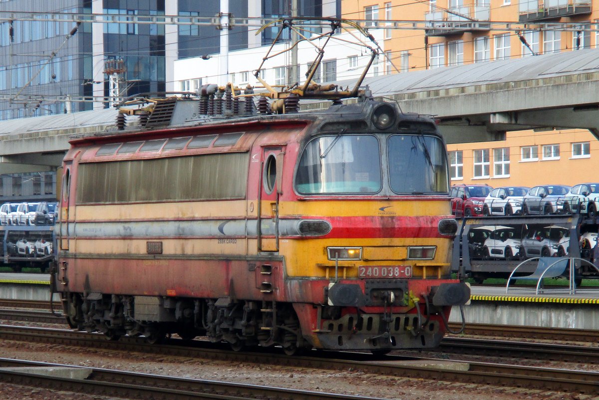ZSSK 240 038 steht am 4 Juni 2017 in Bratislava-Petrzalka.
