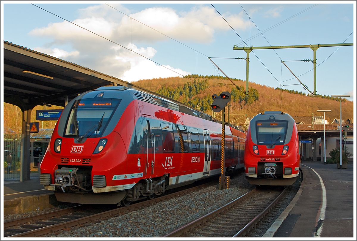 Zugbegegung in Betzdorf (Sieg) am 17.02.2014....

Zweimal der RE 9 (rsx - Rhein-Sieg-Express) auf Gleis 106 der RE 9 nach Aachen (via Köln) und auf Gleis 105 der RE 9 nach Siegen. Beide bestehen hier jeweils aus zwei gekuppelte vierteilige Bombardier Talent 2 (Baureihe 442.2).
