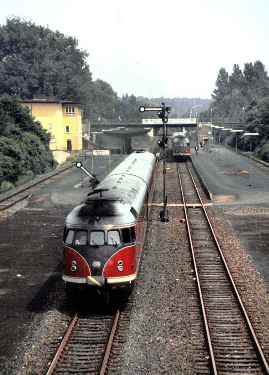 Zwei 612  Eierköpfe  in Salzgitter-Lebenstedt am 18.06.1982.