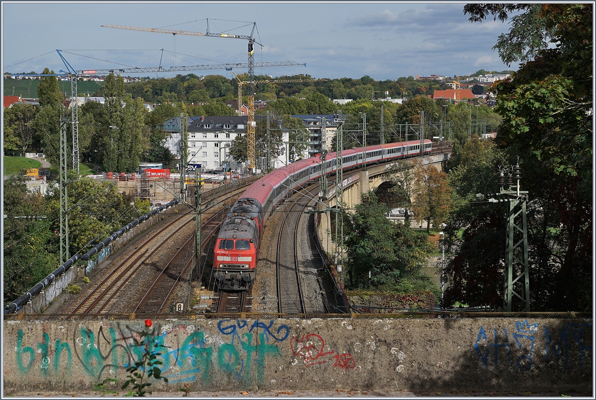 Zwei DB 218 erreichen mit ihrem IC von Innsbruck nach Münster in Kürze Stuttgart Hbf.
4. Okt. 2017