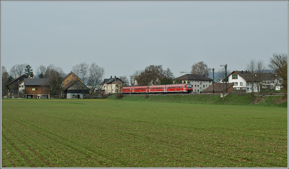 Zwei DB VT 611 als IRE von Basel Bad nach Ulm unterwegs warten in Wilchingen-Hallau auf den Gegenzug. 

8. April 2010