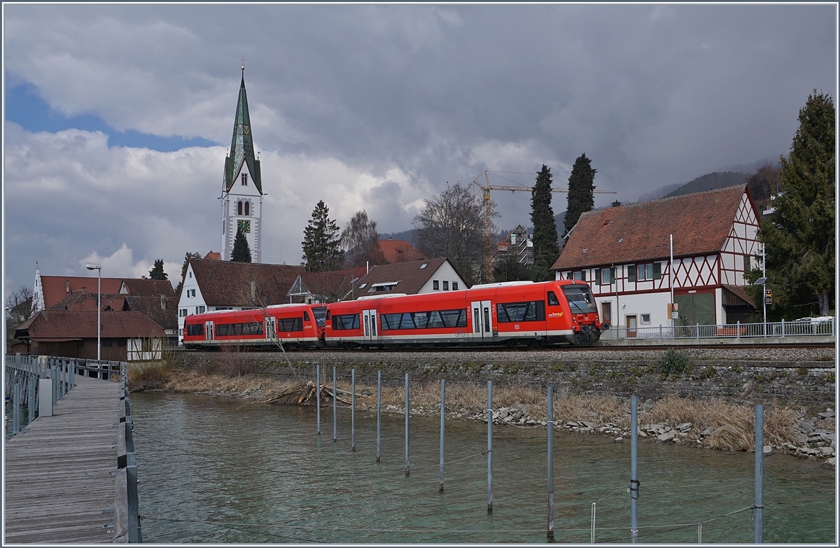 Zwei DB VT 650 als RB Radolfzell - Friedrichshafen bei Sipplingen.

19. März 2019