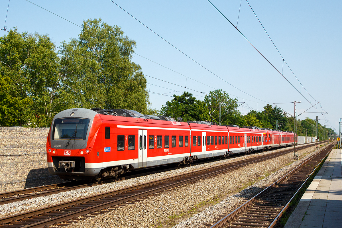 Zwei gekuppelte  Mopsgesichter  bzw. Alstom Coradia Continental der BR 440 fahren am 05.06.2019, als RE  Fugger-Express  (Mnchen – Augsburg – Ulm), Grbenzell in Richtung Augsburg. 