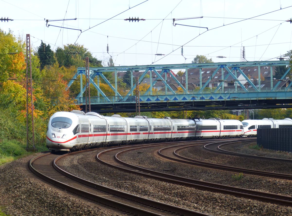 Zwei ICE Treibwagen, M�lheim an der Ruhr 13-10-2017.

Twee ICE treinstellen, M�lheim an der Ruhr 13-10-2017.
