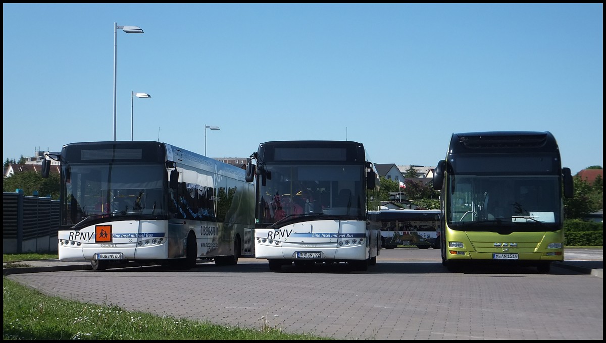 Zwei mal Solaris Urbino 12 der RPNV und MAN Lion's City Hybrid aus M�nchen in Bergen.