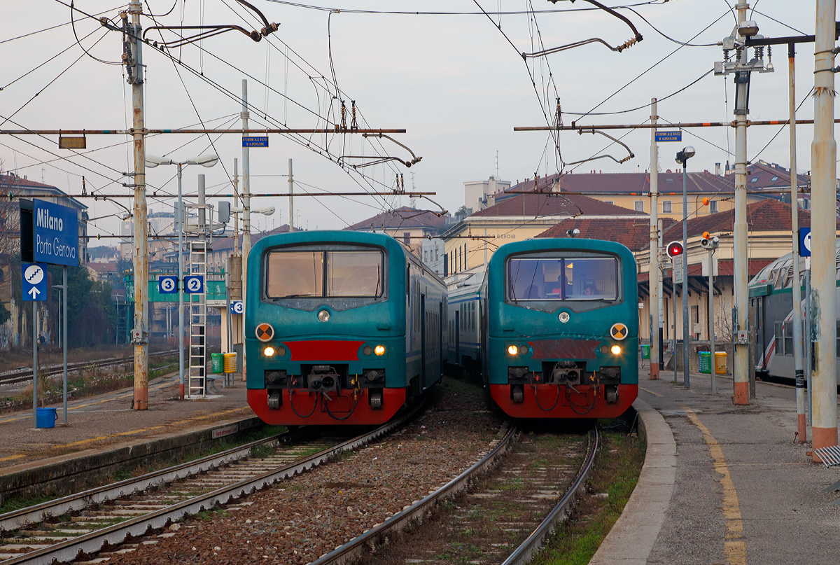 Z
wei Regionalzüge der TRENORD stehen Steuerwagen voraus am 29.12.2015 im Bahnhof Milano Porta Genova (Stazione di Milano Porta Genova) zur Abfahrt bereit.