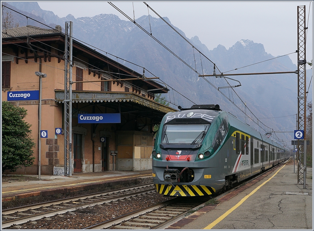 Zwei Trenord ETR 425 erreichen als Trenitalia Regionalzug Cuzzago.
29. Nov. 2018