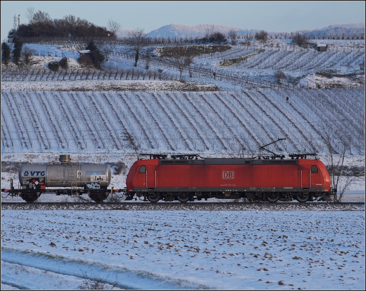 Zwischen Belchensystem und Blauendreieck. 

185 140 Richtung Basel bei Buggingen. Februar 2021.