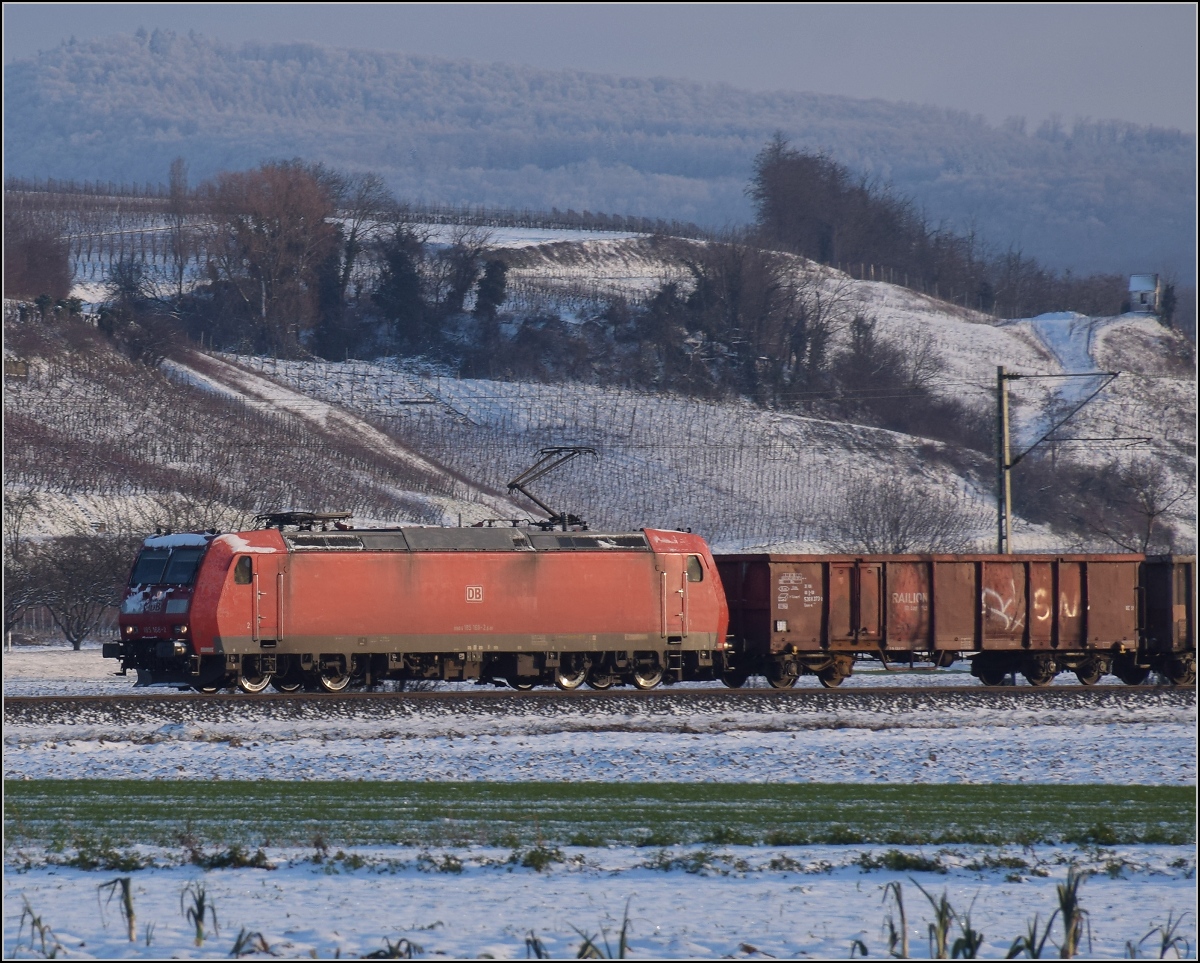 Zwischen Belchensystem und Blauendreieck. 

185 168 nordwärts bei Buggingen. Februar 2021.