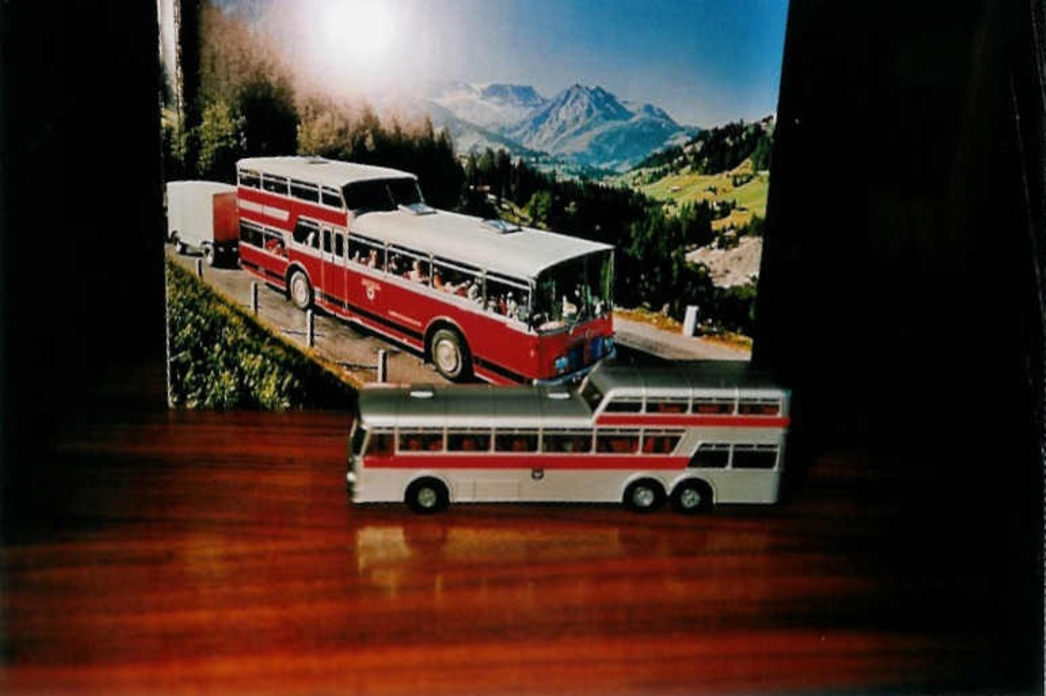 (004'623) - Aus dem Archiv: AFA Adelboden - B�ssing Anderthalbdecker (Modell) und Jubil�umsschrift 50 Jahre Automobilverkehr Frutigen-Adelboden AG M�rz 1990 in Thun