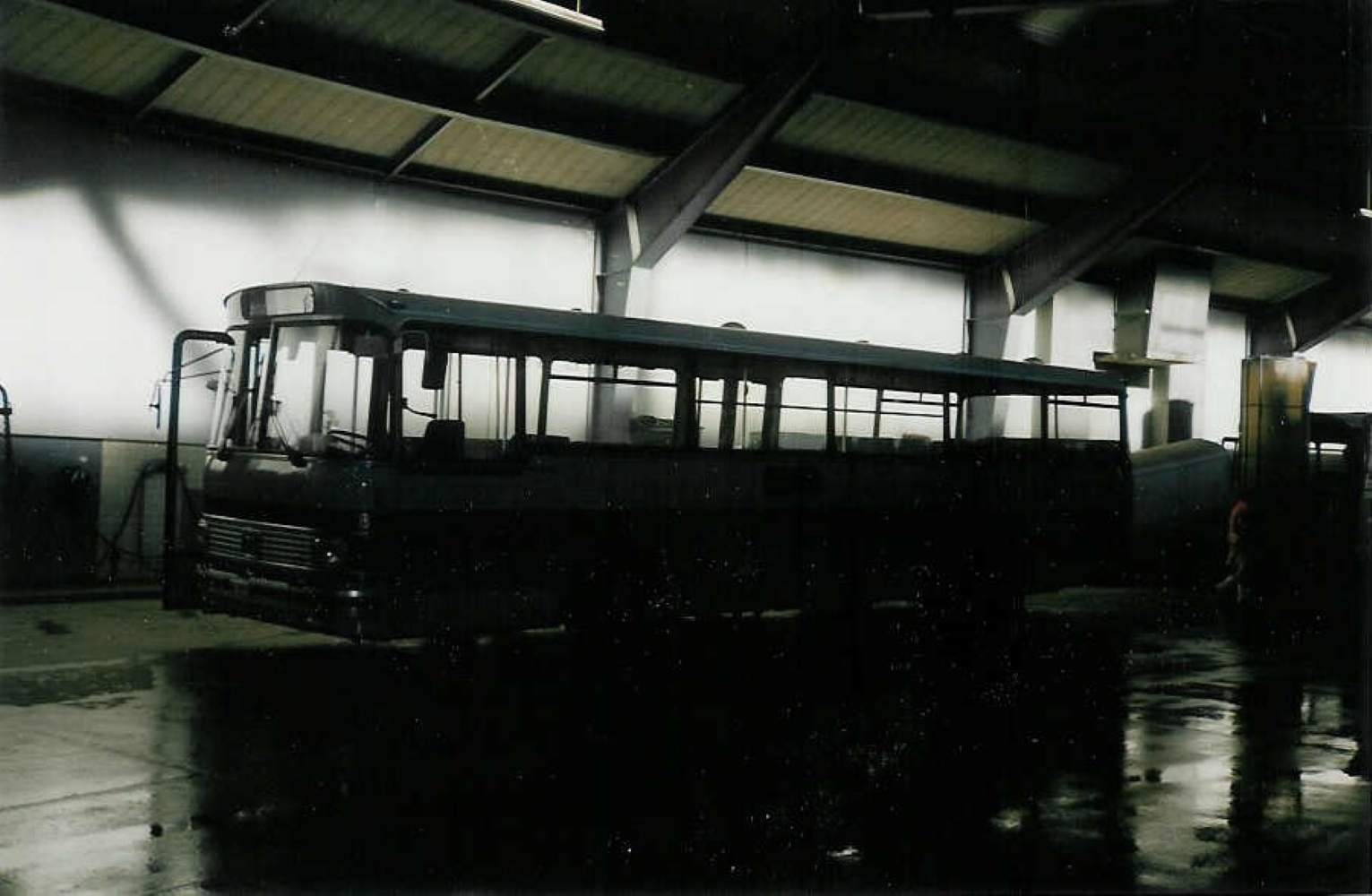 (010'216) - Aus dem Archiv: AFA Adelboden - Nr. 8/BE 26'708 - Setra (ex TPYG Yverdon Nr. 2) am 30. Dezember 1993 im Autobahnhof Adelboden