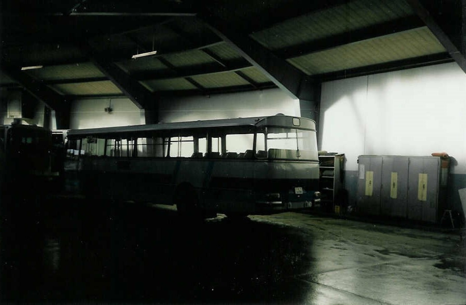 (010'219) - Aus dem Archiv: AFA Adelboden - Nr. 8/BE 26'708 - Setra (ex TPYG Yverdon Nr. 2) am 30. Dezember 1993 im Autobahnhof Adelboden
