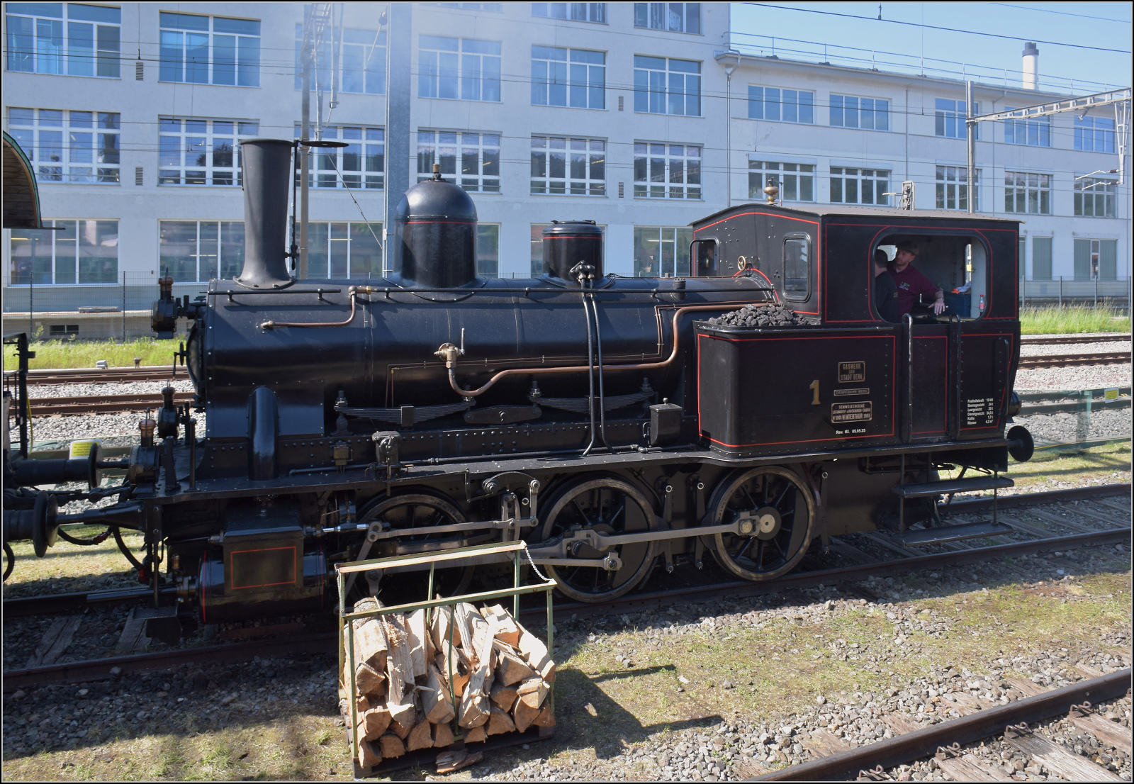 150 Jahre Emmentalbahn. 

Das Tigerli der Gaswerkbahn Bern, E 3/3 1 'Lise' ist nicht baugleich mit den SBB-Tigerli. Konolfingen, Mai 2025.