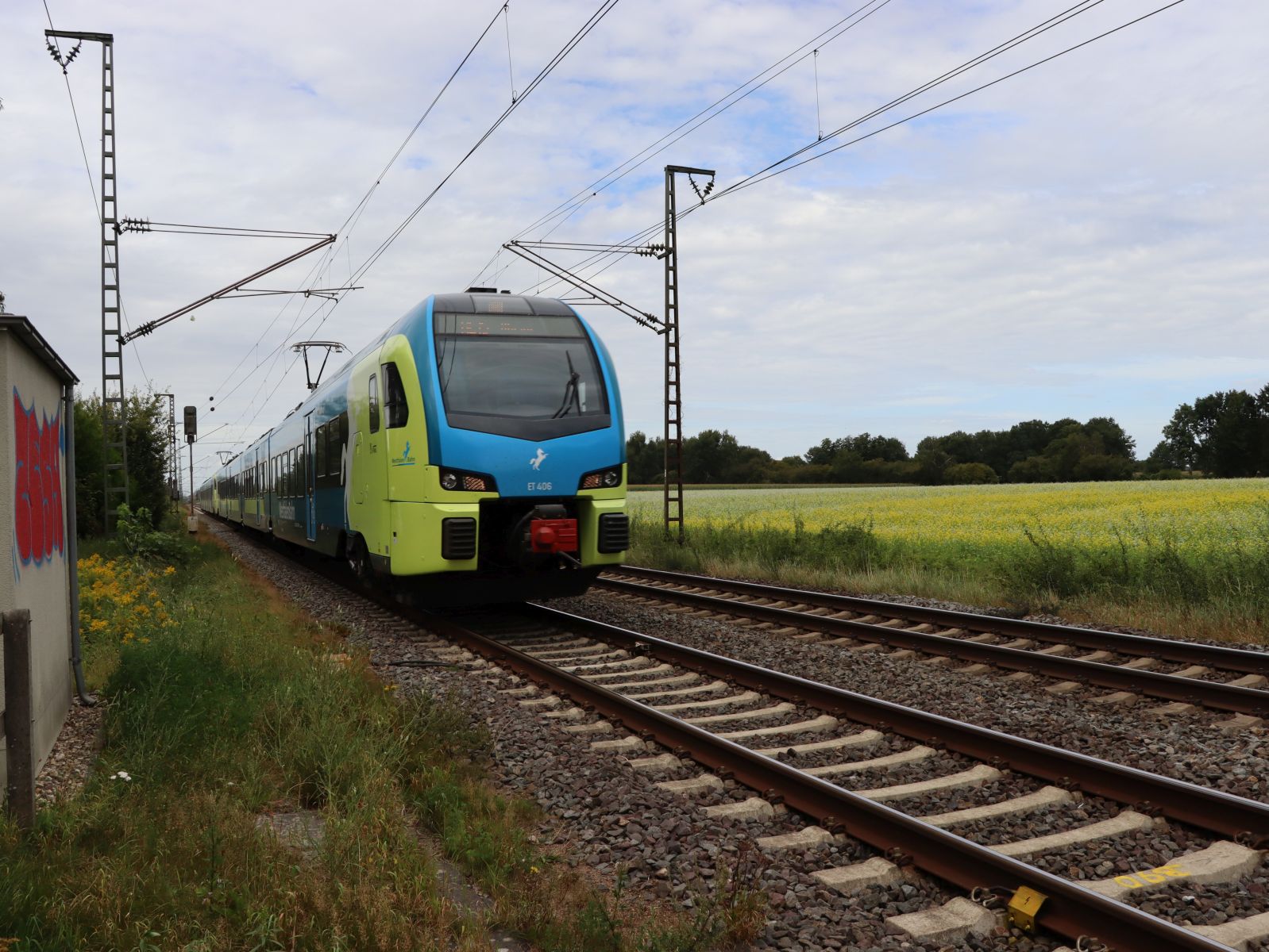 Abellio Westfalenbahn Triebzug ET 406 und ET 408 Devesstrasse, Salzbergen 27-08-2025.

Abellio Westfalenbahn treinstel ET 406 en ET 408 Devesstrasse, Salzbergen 27-08-2025.