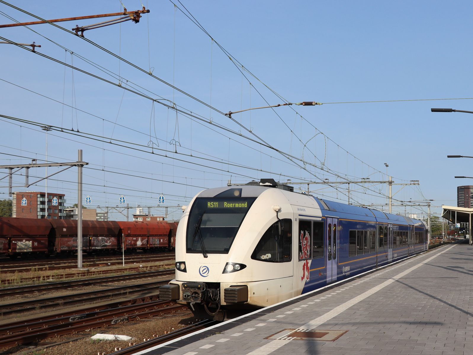 Arriva Stadler GTW Dieseltriebzug 10382  Jan van Kuyk  Gleis 4 Venlo 28-09-2023.

Arriva Stadler GTW dieseltreinstel 10382 met de naam  Jan van Kuyk  spoor 4 Venlo 28-09-2023.
