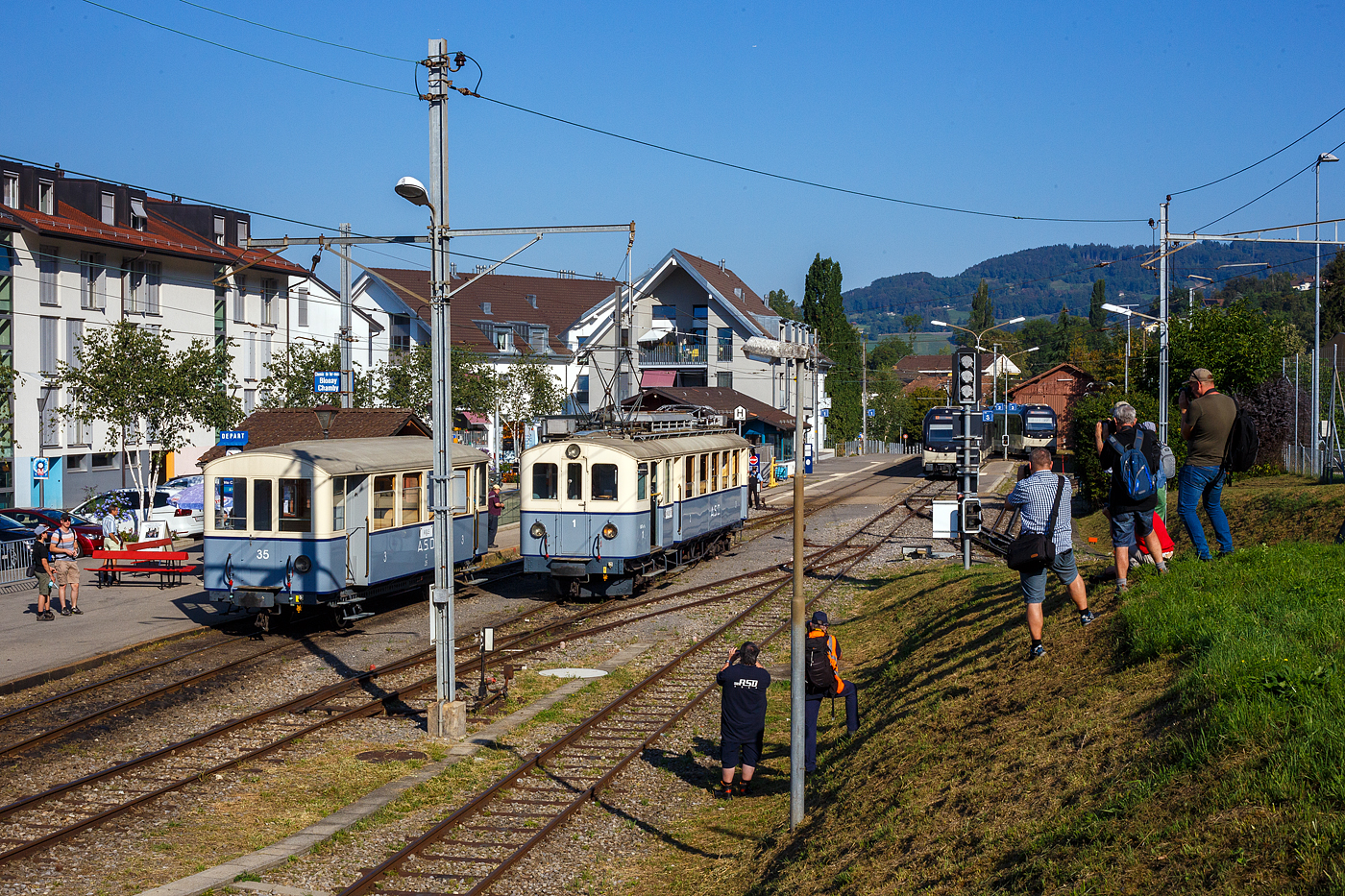Auch bei der Museumsbahn Blonay–Chamby wurde das „125-Jahr-Jubiläum“ der Linie Bex-Villars (später BVB) gefeiert („Le Chablais en fête“).  

Der elektrische Personentriebwagen mit Gepäckabteil A.S.D. BCFe 4/4 No.1 «TransOrmonan» hat  mit dem zweiachsigen 3. Klasse Personenwagen A.S.D. C² 35 am 9 September 2023 den Bahnhof Blonay erreicht, nun wird umgesetzt denn der Triebwagen muss nach vorne.

