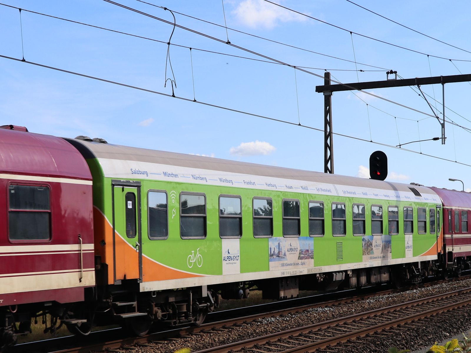 
Bomdz RDC Asset GmbH Sitzwagen mit Nummer 51 80 84-90 220-5 D-RAG in Leerzug Sziget Express Holten, Niederlande 08-08-2022.


Bomdz zitrijtuig van RDC Asset GmbH met nummer 51 80 84-90 220-5 D-RAG in leeg materieeltrein Sziget Express, Holten, Nederland 08-08-2022.

