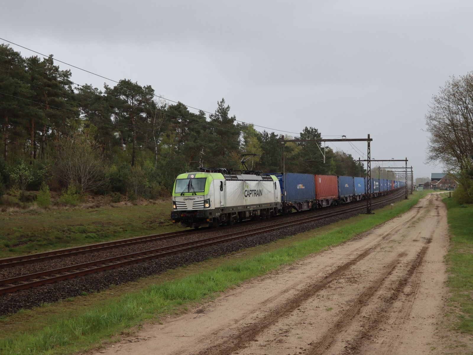 Captrain Lokomotive 193 783-7 (91 80 6193 783-7 D-ITL) Veenweg, Holten 24-04-2023

Captrain locomotief 193 783-7 (91 80 6193 783-7 D-ITL) Veenweg, Holten 24-04-2023