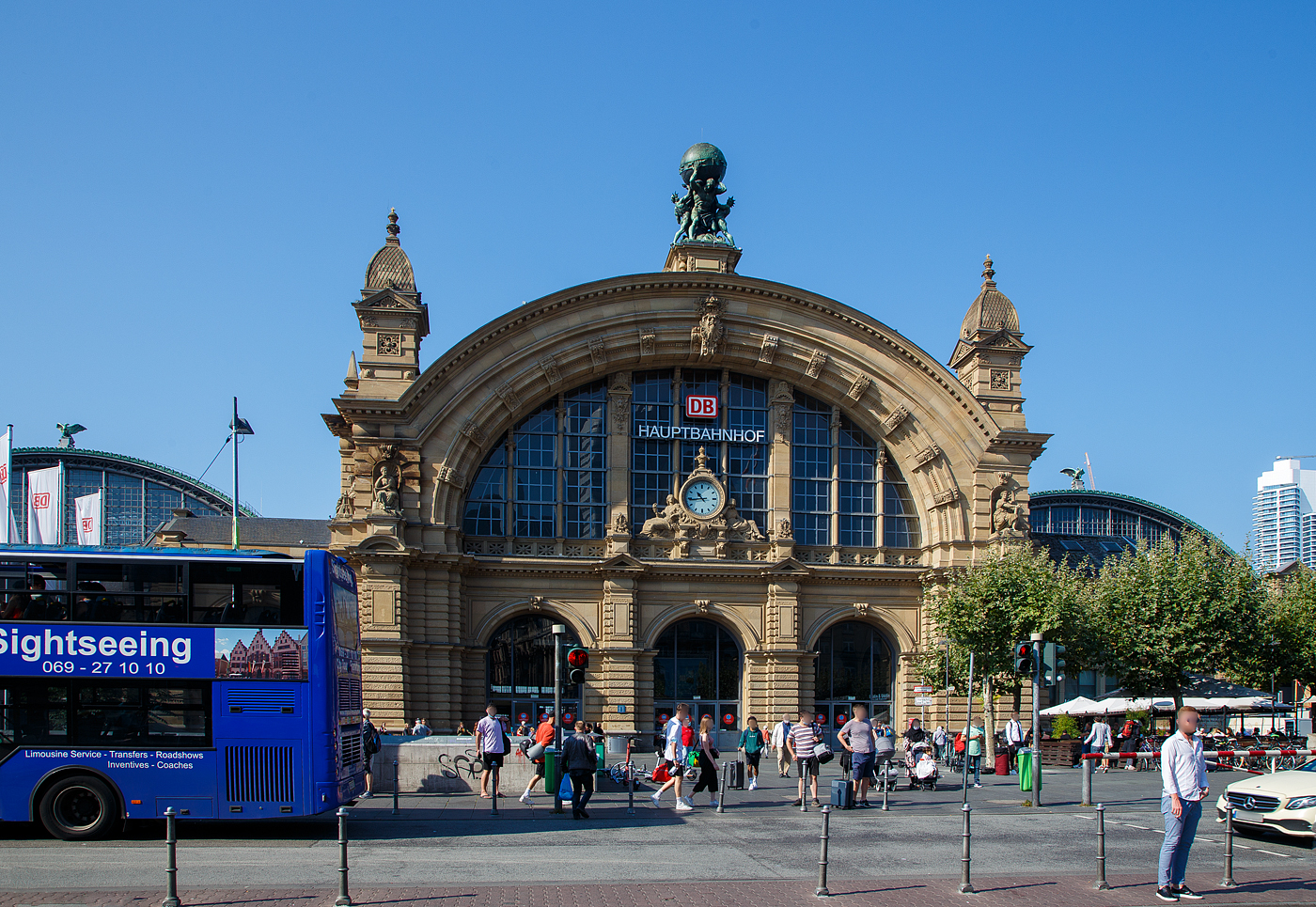 Das Hauptportal (Mittelstück) vom Hauptbahnhof Frankfurt am Main am 05.09.2021. Das Mittelstück im Neorenaissance Stil, ist noch aus dem Eröffnungsjahr von 1888. 