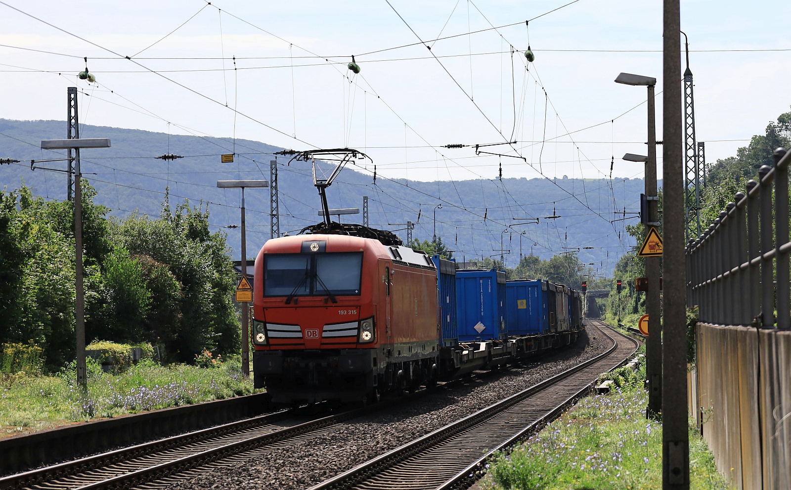 DB 193 315-9 REV/MMAL/22.03.18 mit Güterzug Durchfahrt Oberwesel. 09.08.2024