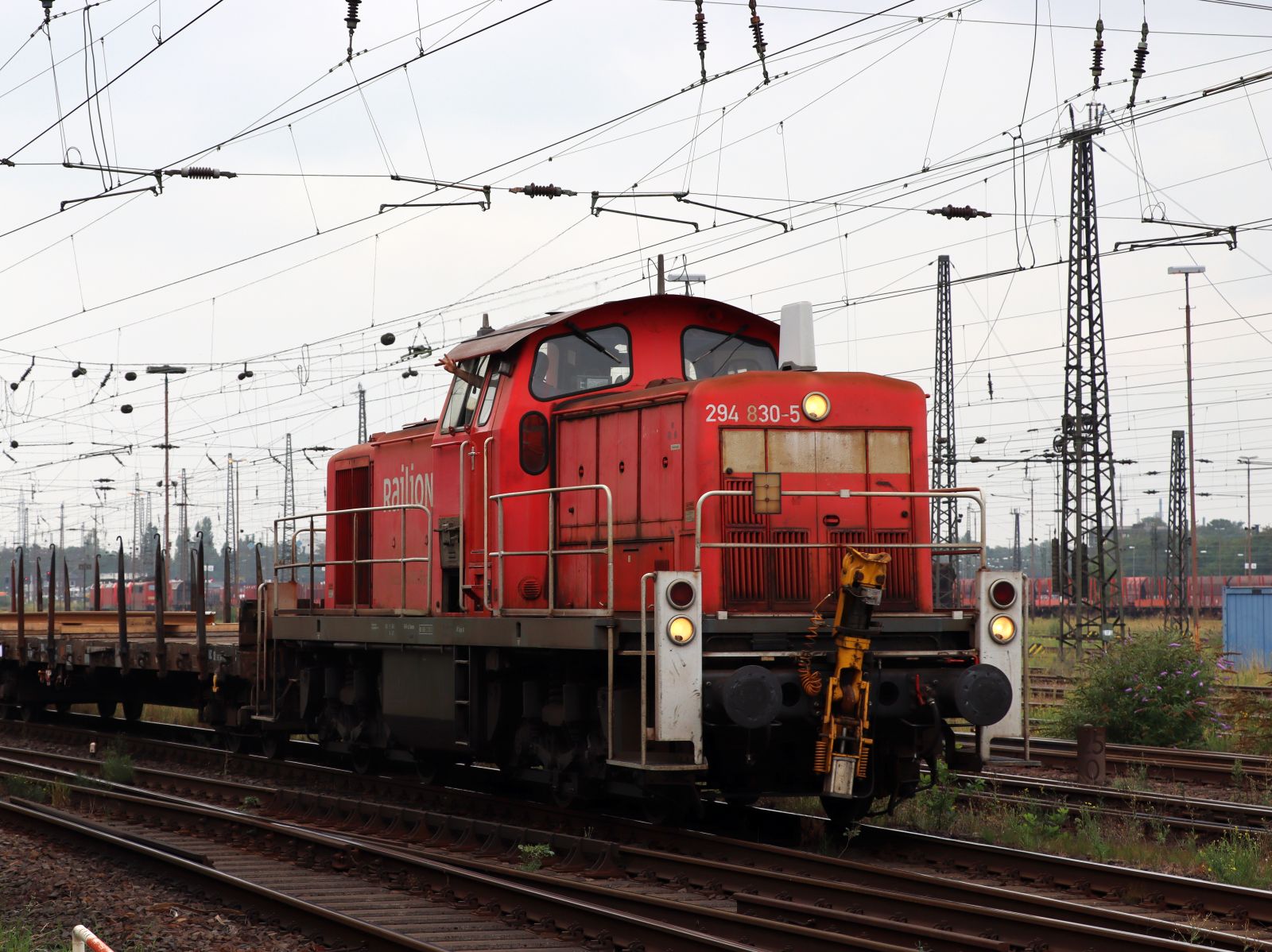 DB Cargo Diesellokomotive 294 830-5 G�terbahnhof Oberhausen West 18-08-2022.

DB Cargo diesellocomotief 294 830-5 goederenstation Oberhausen West 18-08-2022.
