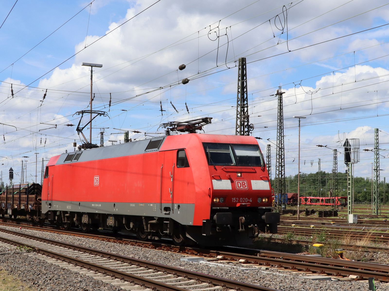 DB Cargo Lokomotive 152 020-4 G�terbahnhof Oberhausen West 11-07-2024.

DB Cargo locomotief 152 020-4 goederenstation Oberhausen West 11-07-2024.