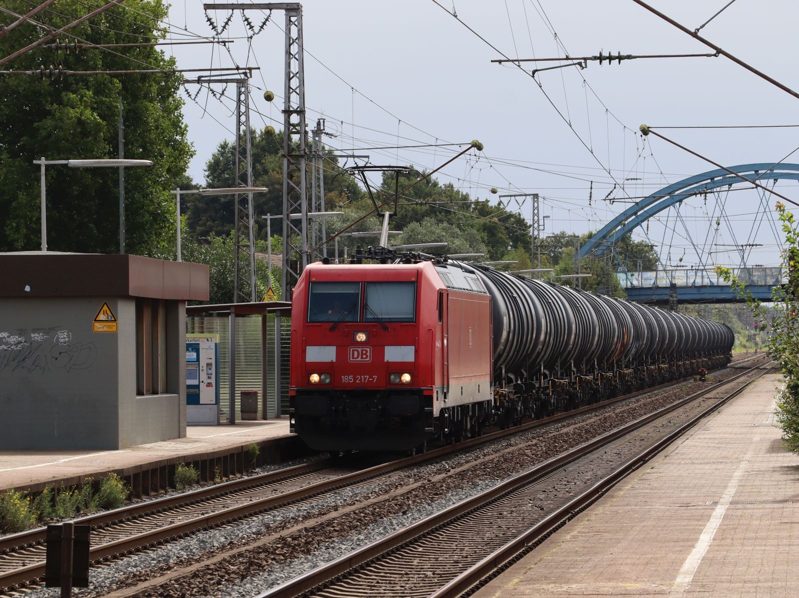 DB Cargo Lokomotive 185 217-7 Gles 4 Bahnhof Salzbergen 27-08-2025.

DB Cargo locomotief 185 217-7 spoor 4 station Salzbergen 27-08-2025.