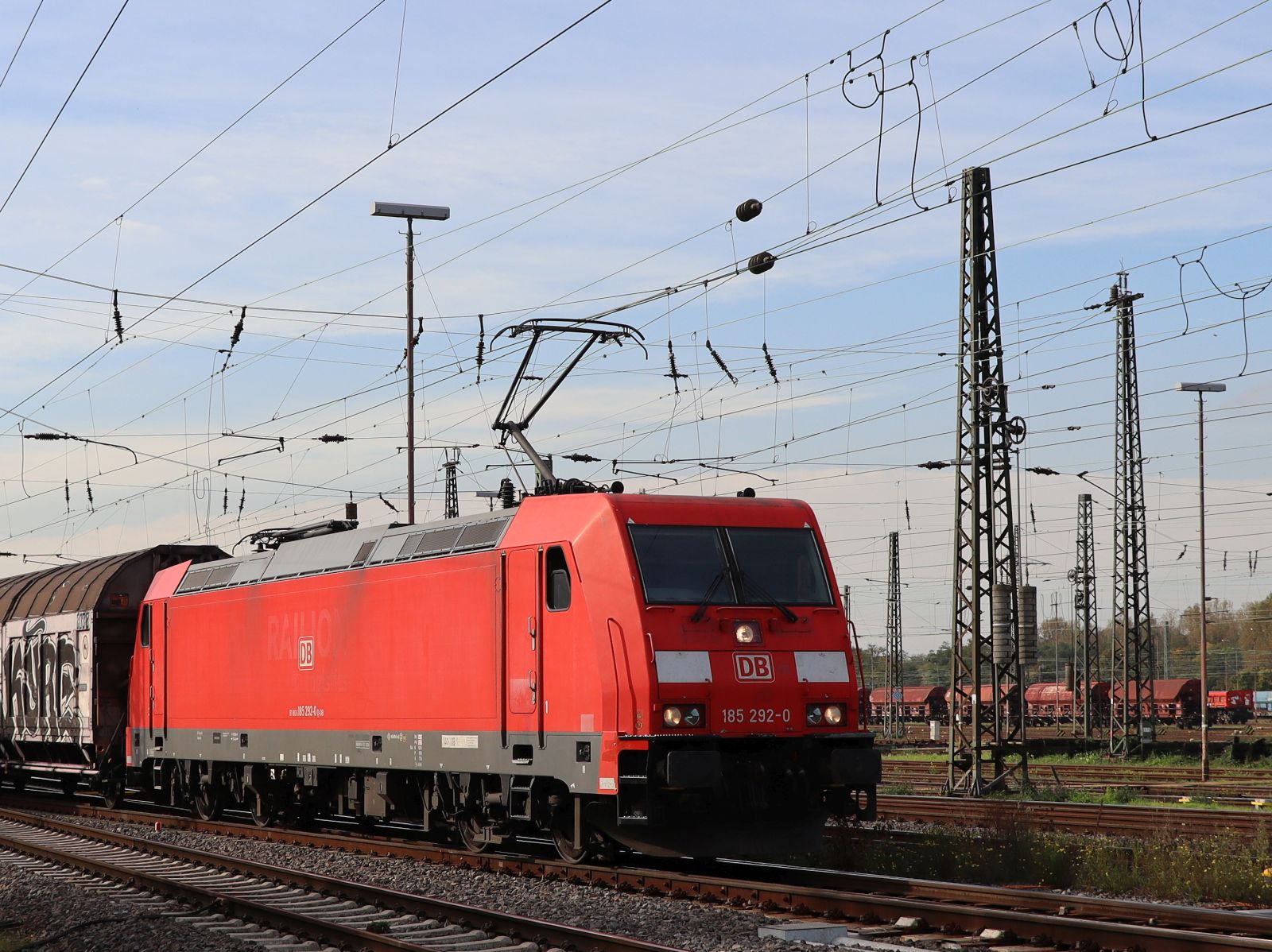 DB Cargo Lokomotive 185 292-0 G�terbahnhof Oberhausen West 18-10-2024.

DB Cargo locomotief 185 292-0 goederenstation Oberhausen West 18-10-2024.