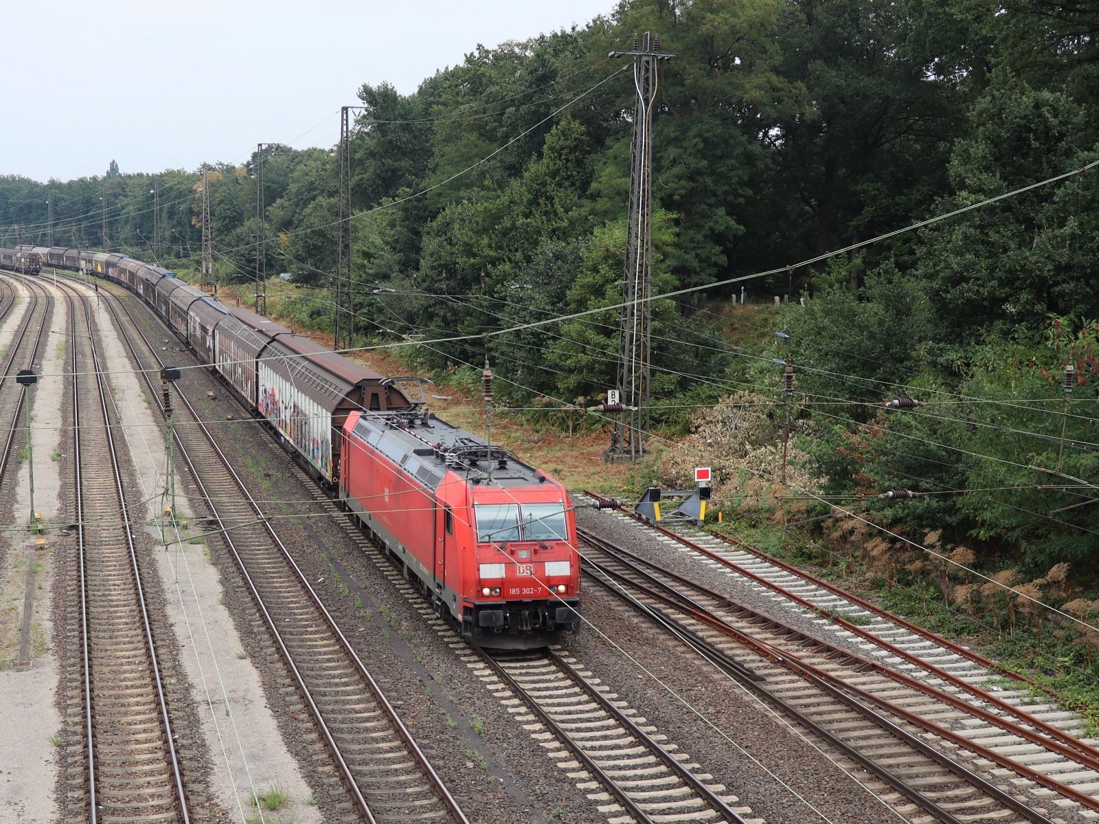 DB Cargo Lokomotive 185 302-7 Duisburg Entenfang 18-08-2022.


DB Cargo locomotief 185 302-7 Duisburg Entenfang 18-08-2022.
