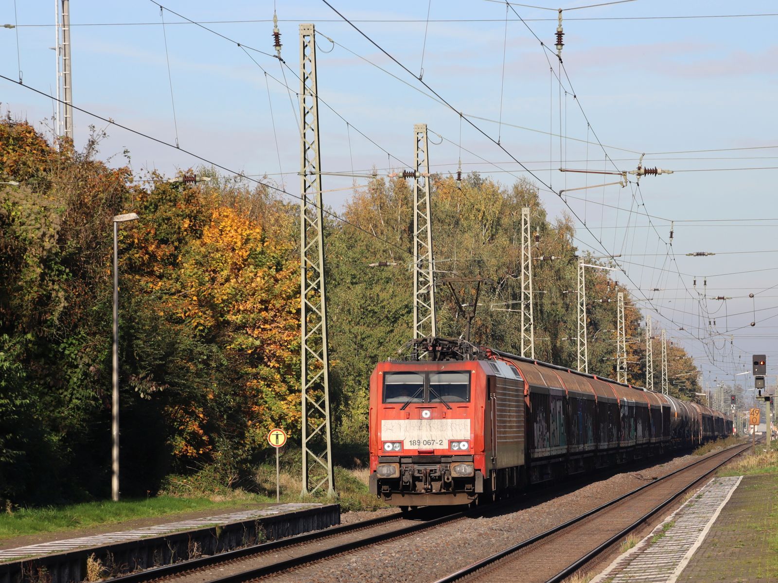 DB Cargo Lokomotive 189 067-2 Gleis 1 Bahnhof Empel-Rees 18-10-2024.

DB Cargo locomotief 189 067-2 spoor 1 station Empel-Rees 18-10-2024.