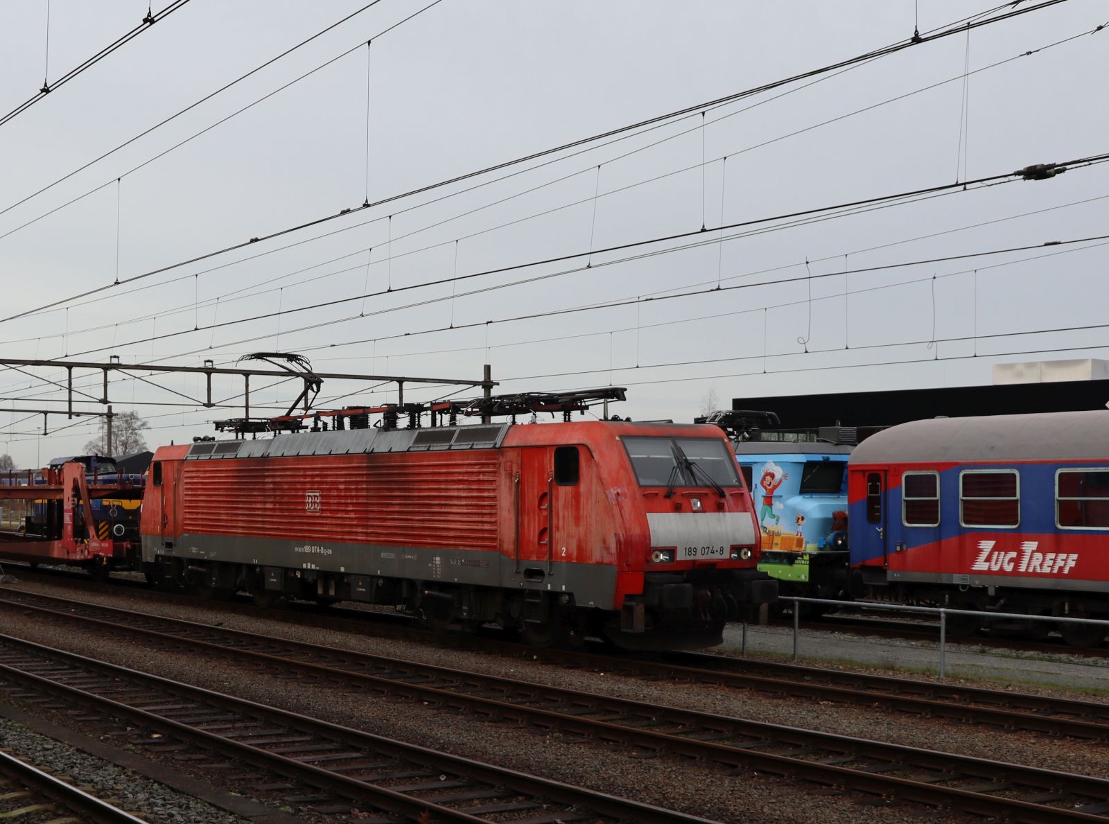 DB Cargo Lokomotive 189 074-8 Bahnhof Amersfoort Centraal 20-02-2024.

DB Cargo locomotief 189 074-8 station Amersfoort Centraal 20-02-2024.