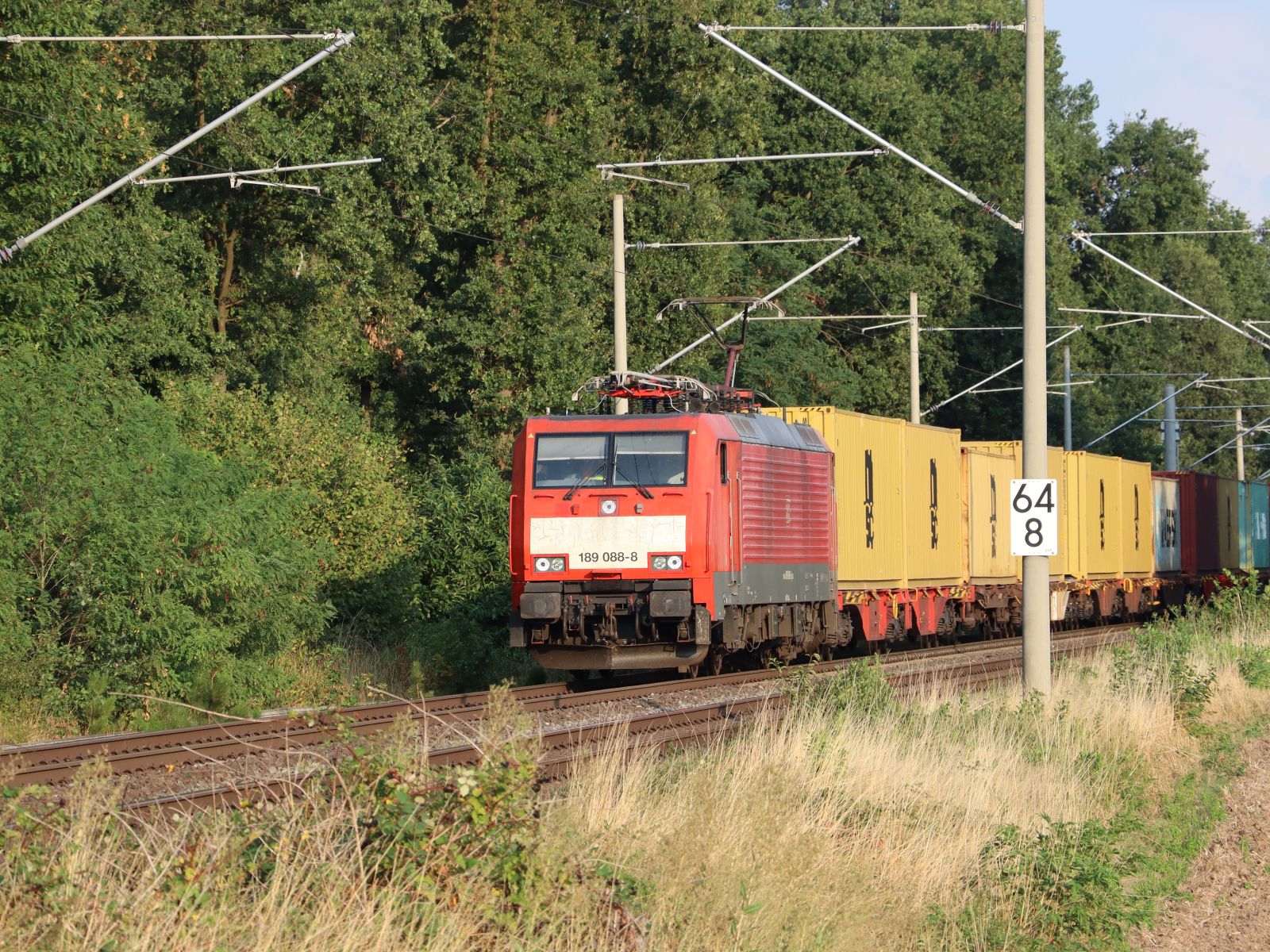 DB Cargo Lokomotive 189 088-8 Bahn�bergang Felix-Lensing-Stra�e, H�thum 18-08-2022.

DB Cargo locomotief 189 088-8 overweg Felix-Lensing-Stra�e, H�thum 18-08-2022.