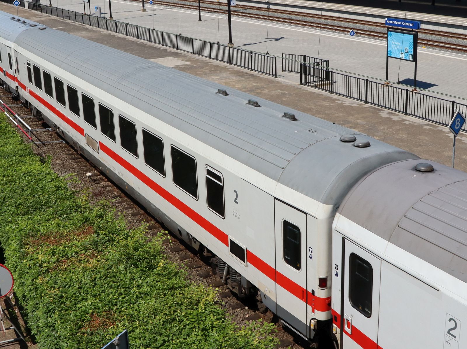DB (Deutsche Bahn) Bpmmbz 285.7 Intercitywagen 2. klasse mit Nummer D-DB 61 80 29-91 779-5 Gleis 1 Amersfoort, Niederlande 14-05-2024.

DB (Deutsche Bahn) Bpmmbz 285.7 Intercityrijtuig 2e klasse met nummer D-DB 61 80 29-91 779-5 spoor 1 Amersfoort 14-05-2024.