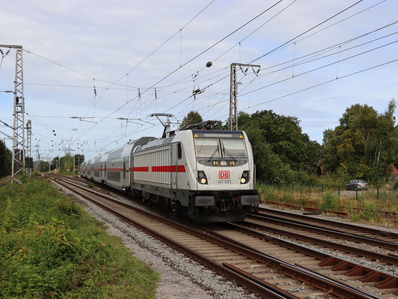 DB Fernverkehr Lokomotive 147 593-8 (91 80 6147 593-8 D-DB) Bahnhof Salzbergen 27-08-2025.

DB Fernverkehr locomotief 147 593-8 (91 80 6147 593-8 D-DB) station Salzbergen 27-08-2025.