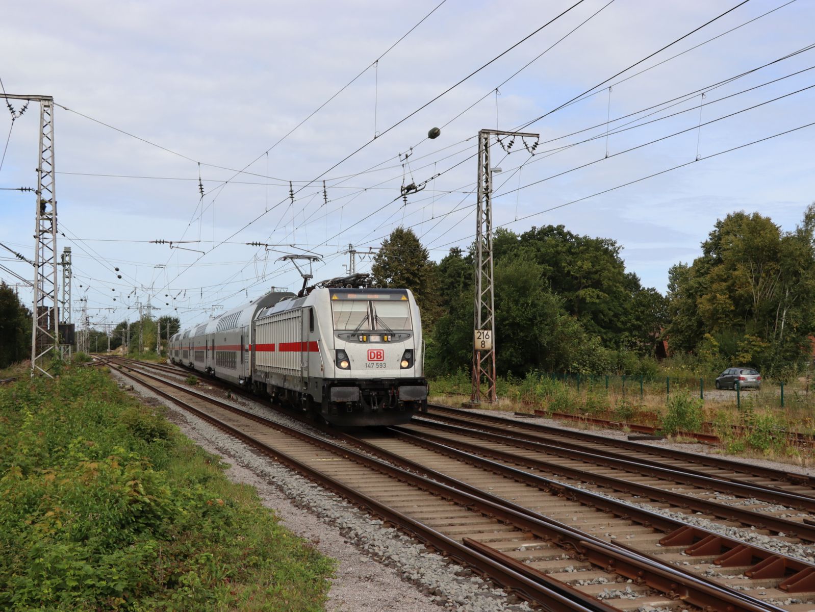 DB Fernverkehr Lokomotive 147 593-8 (91 80 6147 593-8 D-DB) Bahnhof Salzbergen 27-08-2025.

DB Fernverkehr locomotief 147 593-8 (91 80 6147 593-8 D-DB) station Salzbergen 27-08-2025.
