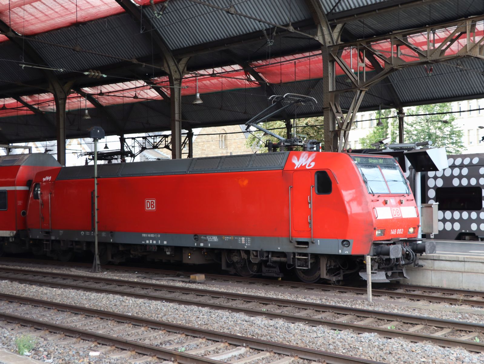 DB Lokomotive 146 002-1 Gleis 3 Aachen Hbf 20-08-2024.

DB locomotief 146 002-1 spoor 3 Aachen Hbf 20-08-2024.