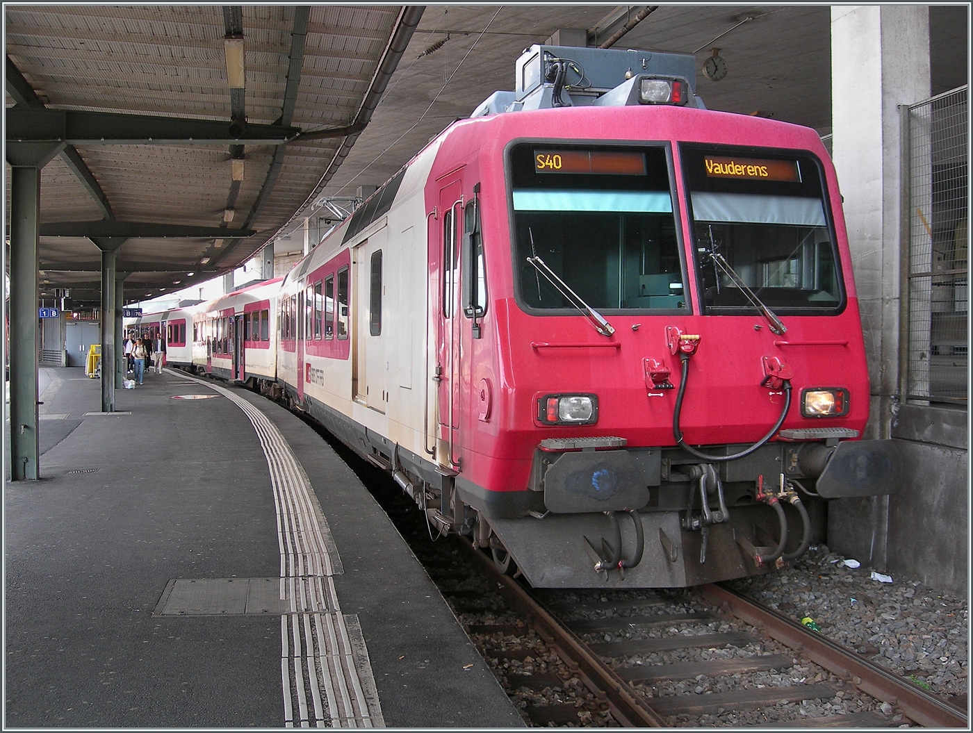 Der ex Travys RBDe 560 384 mit B und ABt steht in Lausanne zur Abfahrt als S 40 nach Vauderens bereit. Grund für die Endstation  Vauderens  sind Bauarbeiten...

7. Juni 2025