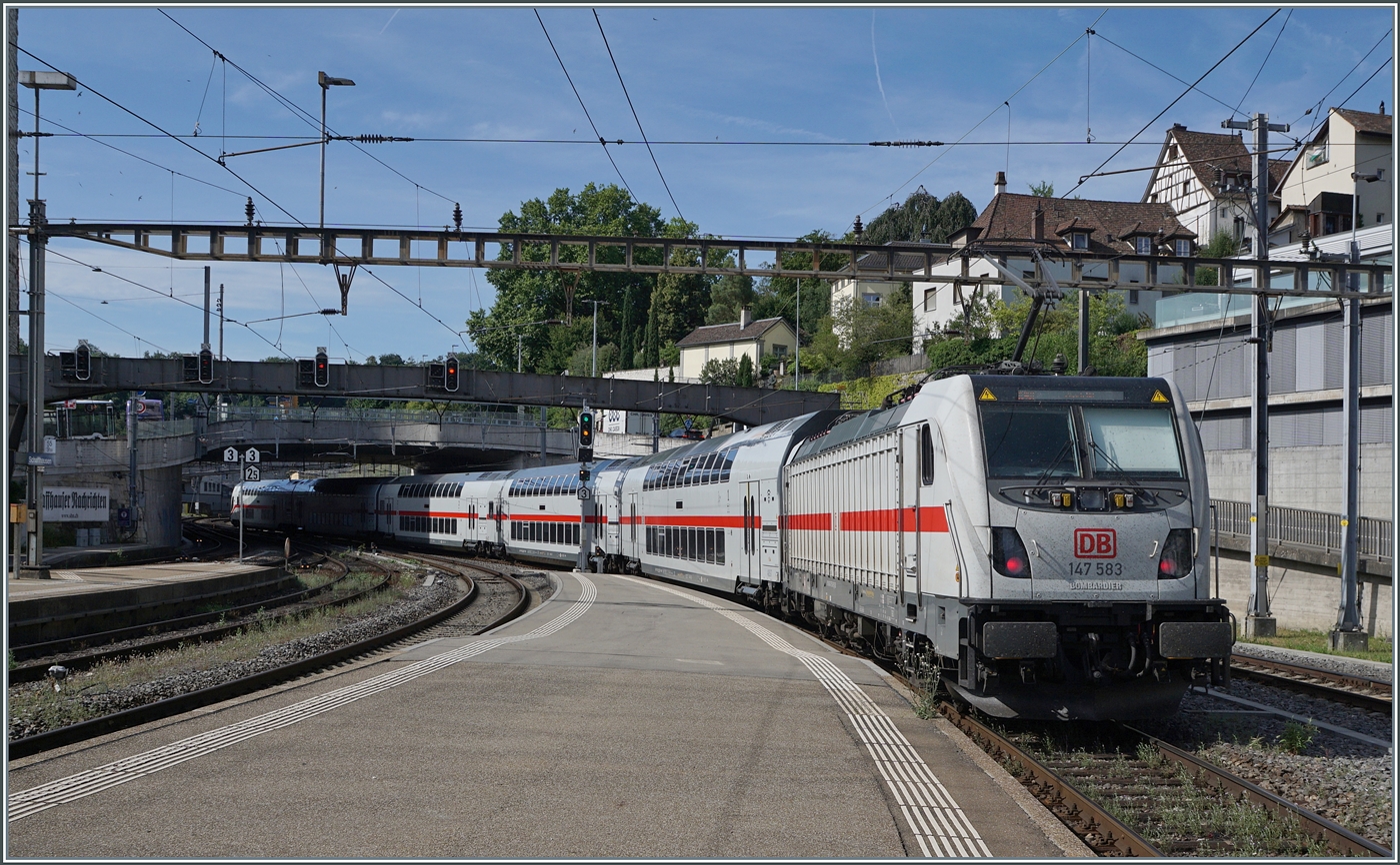 Die DB 147 verl�sst mit ihrem IC 481 von Singen nach Z�rich den Bahnhof von Schaffhausen.

 7. Juli 2026
