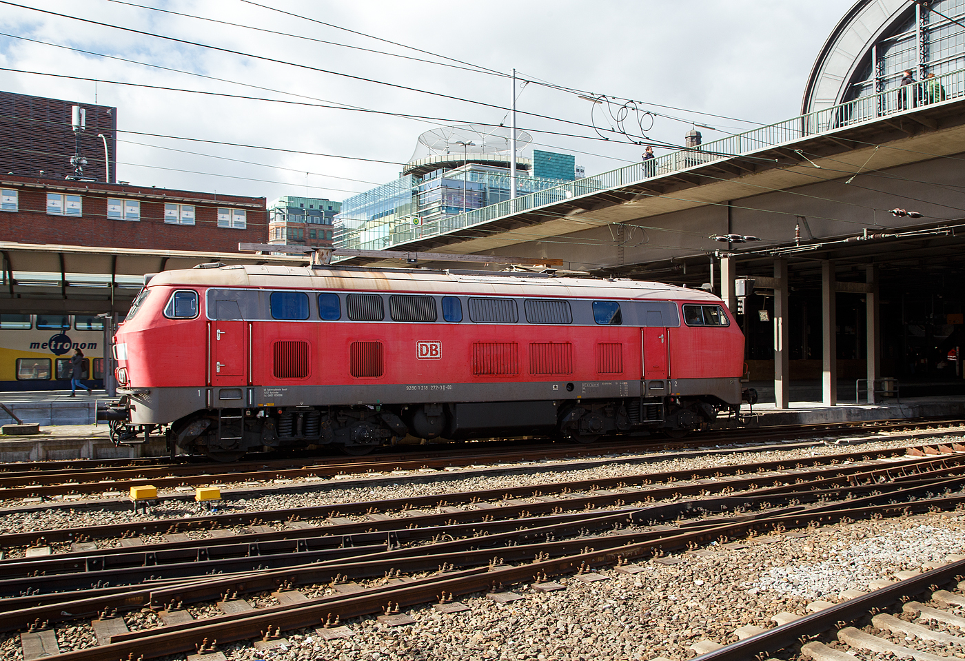 Die DB 218 272-3 (92 80 1218 272-3 D-DB) fährt am 19.03.2019 durch den Hbf Hamburg. 

Die Lok wurde 1973 von Henschel & Sohn in Kassel unter der Fabriknummer 31749 gebaut.
