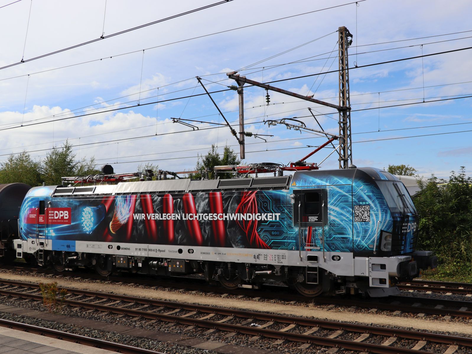 DPB Rail Infra Service Lokomotive 193 900-6 (193 900-6 91 80 7193 900-6 D-Rpool) Bahnhof Bad Bentheim 27-08-2025.

DPB Rail Infra Service locomotief 193 900-6 (193 900-6 91 80 7193 900-6 D-Rpool) station Bad Bentheim 27-08-2025.