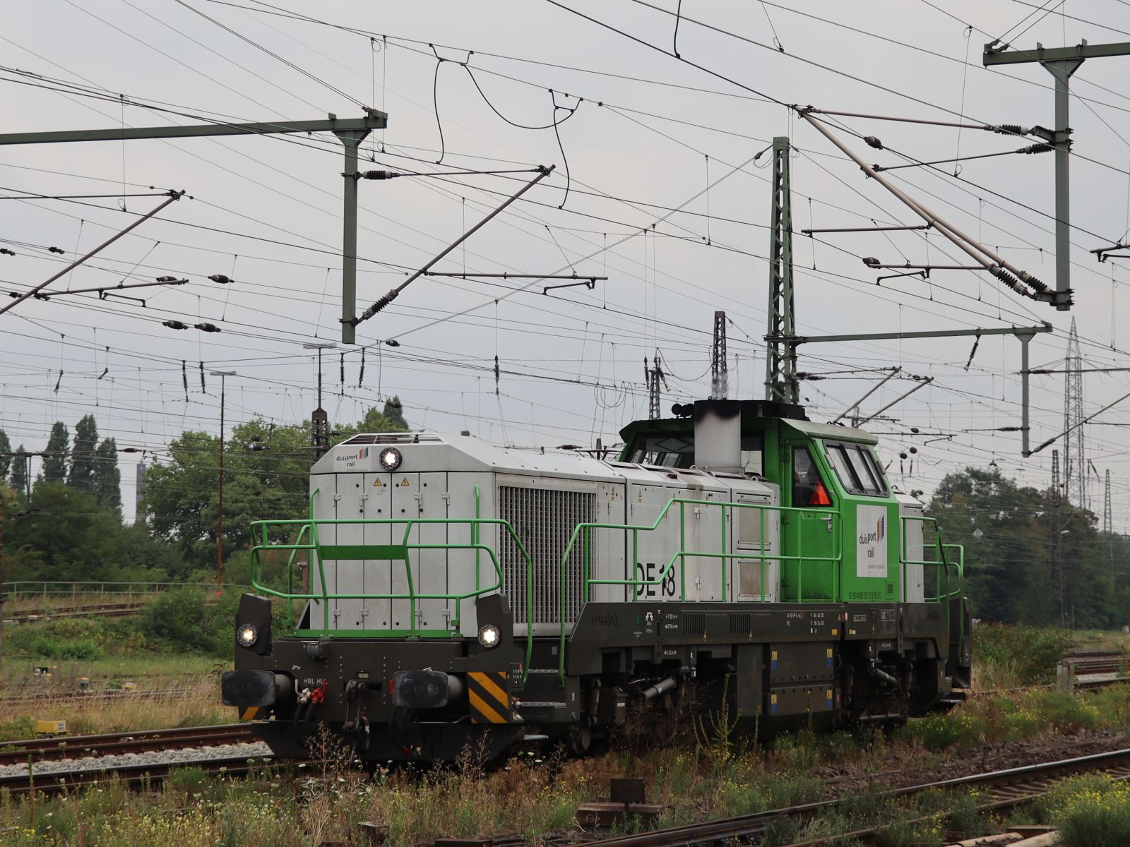 Duisport rail diesellok DE 18 (9280 4185 037-3 D-BUVL) G�terbahnhof Oberhausen West 18-08-2022.

Duisport rail dieselloc DE 18 (9280 4185 037-3 D-BUVL) goederenstation Oberhausen West 18-08-2022.