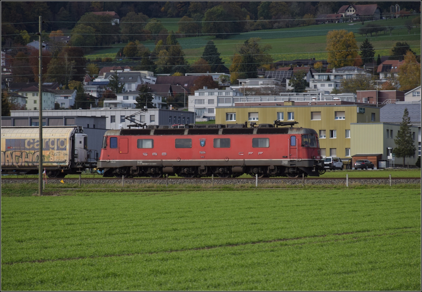 Ein bisschen Jurasüdfuss.

Re 620 054 'Villeneuve' bei Grenchen. November 2023.