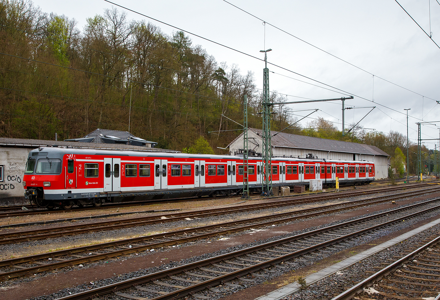 ET 420 (420 457-4 / 420 957-3) der S-Bahn Kln am 22 April 2017 beim Bahnhof Au/Sieg abgestellt.