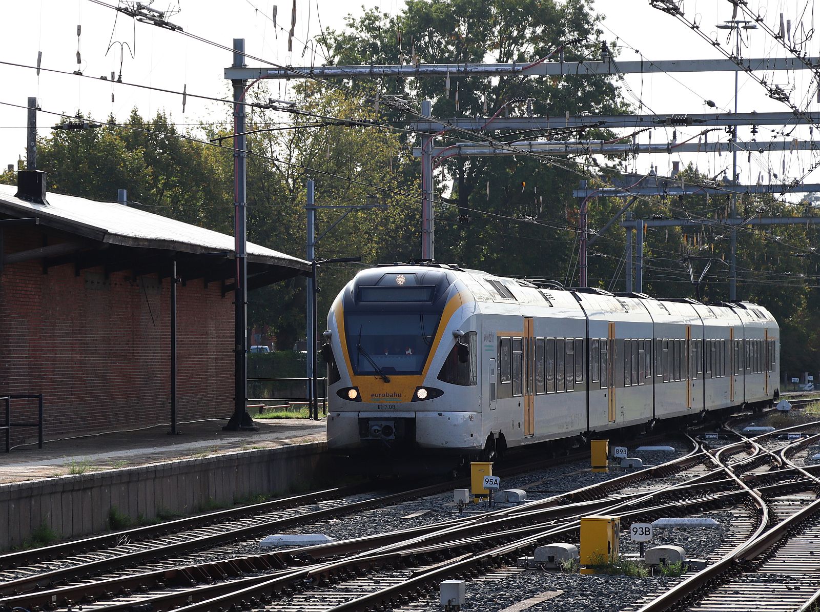 Eurobahn Triebzug FLIRT ET 7 08 (429 013-6) Gleis 1 Bahnhof Venlo, Niederlande 28-09-2023.

Eurobahn treinstel FLIRT ET 7 08 (429 013-6) spoor 1 station Venlo 28-09-2023.
