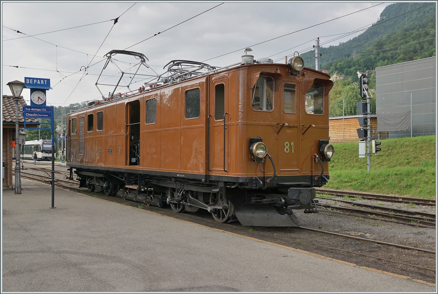 Festival Suisse de la vapeur / Schweizer Dampffestival 2025 - bei besonderen Anl�ssen kommen auch immer wieder Blonay Chamby Bahn Fahrzeuge zum Einsatz, die an  normalen  Fahrtagen meist in Chaulin zu besichtigen sind, wie z.B der FZe 6/6, die HGe 3/3 und die Ge 4/4 81; letztere zeigt sich hier in Blonay und wartet auf ihren n�chsten Einsatz. 

8. Juni 2025

