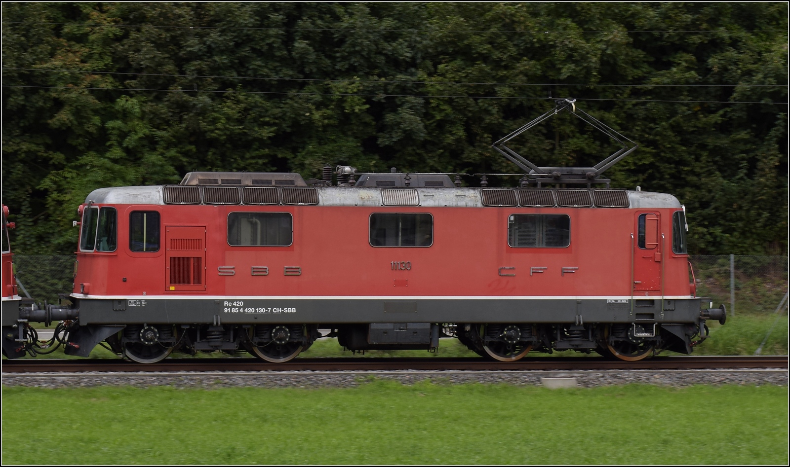 Grosses BoBo-Treffen in Balsthal - die Teilnehmerinnen:

Re 4/4 II 11130 von SBB Personenverkehr als Vertreterin der 1. Serie auf der Strecke. ussere Klus, September 2024.